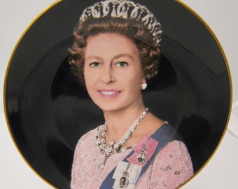 Queen Elizabeth II Silver Jubilee (1977) - Crown Staffordshire Bone China Plate (7.75 In.)  England