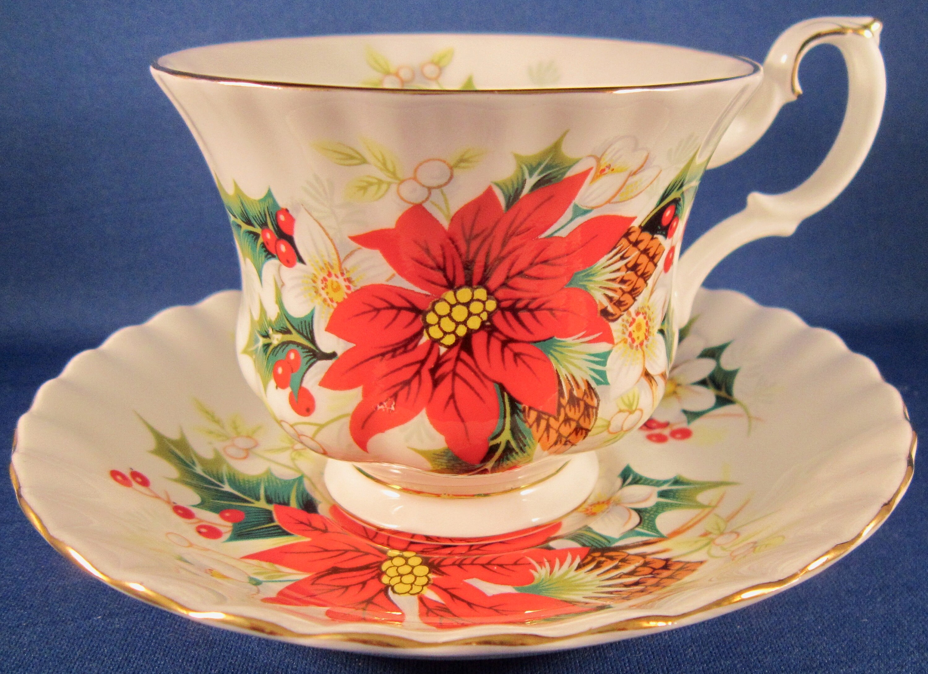 embossed pattern set of 2 Christmas Poinsettia Bone china tea