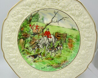 Crown Ducal Florentine Dinner Plate (10.5 In.) English Fox Hunt Scene (Frank Phillipps) - England