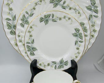 Minton Greenwich (S-705) Bone China 5 Piece Place Setting - Green Leaves - England