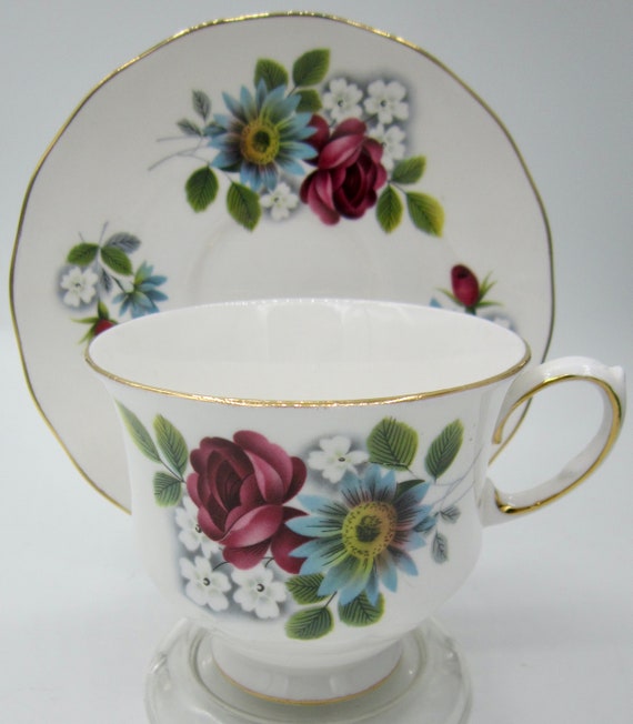 クイーンアン ボーンチャイナ ティーカップ＆ソーサー (8468) - 赤い