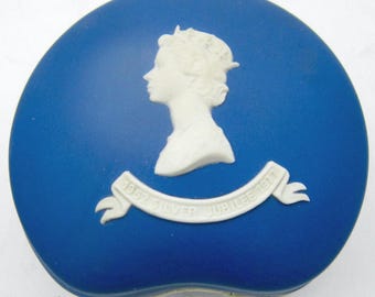 Queen Elizabeth II Silver Jubilee Wedgwood Jasperware Cream on Blue Trinket Box (3 In.) - England
