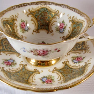 Paragon Bone China Teacup and Saucer (IC / C) Green Panels - England