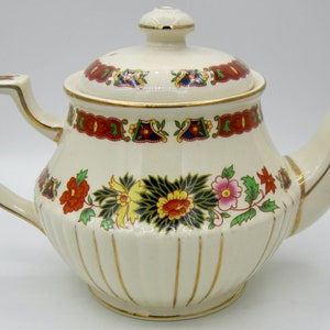 Sadler Teapot (4.75 In.) 3744A - 4 Cups - Flowers With Rust and Blue Border - England