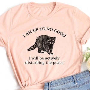 Grappig wasbeershirt. Dierenliefhebber T-shirt cadeau idee. T-shirt aanwezig. Meme Trendy Raar Trending Bandit Trash Panda Possum Wildlife Thief Tee
