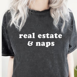 Camisa dos bens imobiliários e das sestas. Idéia de presente de camiseta para corretor de imóveis. Presente da camiseta do agente imobiliário. Fechamento, venda de casa, casa, camisetas do mercado de licenças.