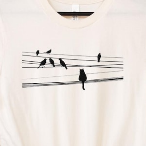 Ambitiös katt och fåglar Powerlines T-shirt: Kattunge Kattunge Feline Crow Raven Motiverande söt silhuett T-shirt för veterinär Petsitter