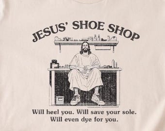 Camiseta de la zapatería de Jesús: divertida camiseta cristiana con gráficos