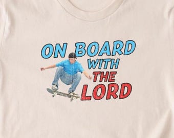 面白いスケートボードTシャツ：オン・ボード・ウィズ・ザ・ロードT