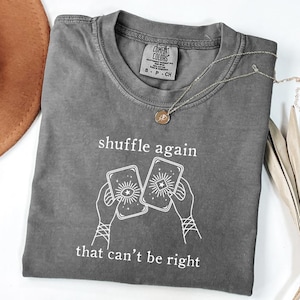 Camiseta divertida con cartas del tarot en colores cómodos: camisetas sarcásticas extragrandes con cartas, adivinación, manifestación, camisetas, barajas, diversión, tendencias.