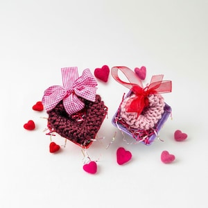 Geruite hartvormige kerstkransversieringen - Handgebreide rustieke Valentijnsdecoratie (set van 2)