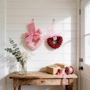 Handgebreide hartvormige kransornamenten: rustieke geruite boerderijdecoratieset (2)