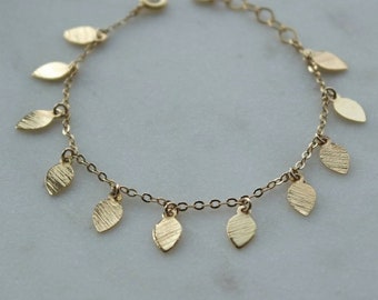 Gold leaf bracelet, gold dainty bracelet, leaf bracelet, dainty bracelet, charm bracelet, minimalist jewellery, leaf jewelry, gift for her