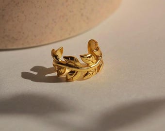 Gold Leaf Design Ear Cuff – Ear Cuff without Piercing, 925 Sterling Silver, Gold Plated – Minimalist Ear Cuff – Natural Jewelry – Delicate Earrings