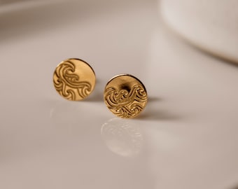 Plättchen Ohrstecker Gold mit Wellen Motiv * Geschenk für sie * besonderer Ohrschmuck * kleine Plättchen Ohrringe Gold