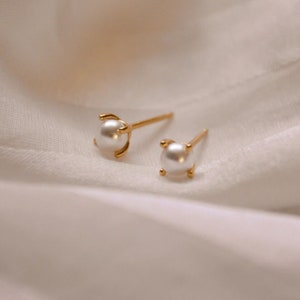 Minimalist pearl earrings * pearl stud earrings * pearl earrings gold * minimalist earrings gold * wedding jewelry