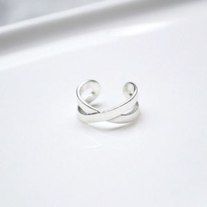 Gekreuzter Ear Cuff Silber * zierliche Ohrmanschette * Sterling Silber Ear Cuff * minimalistischer Ear Cuff * minimalistischer Schmuck