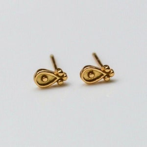 Dainty gold stud earrings * small gold earrings * tiny gold stud earrings * minimalist earrings