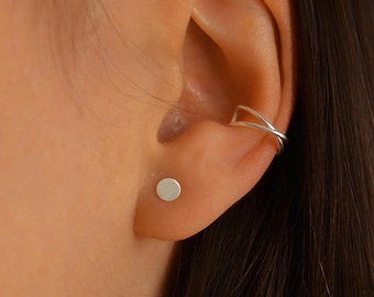 Matte silberne Plättchen Ohrstecker * minimalistische Ohrringe * winzige Plättchen Ohrstecker * minimalistischer Schmuck