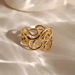 Wide adjustable statement ring with curved design – stainless steel, 18k gold plated