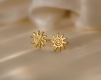 Sun-shaped stud earrings - delicate gold stud earrings - small stud earrings - dainty stud earrings - tiny stud earrings, minimalist earrings, dainty jewelry