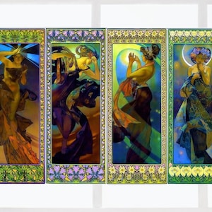Peut inclure: Quatre panneaux de style Art nouveau représentant des figures féminines en robes fluides. Chaque panneau a une bordure décorative avec des motifs floraux et géométriques. La palette de couleurs comprend l'or, le bleu, le violet et le vert, créant une esthétique vibrante et élégante.