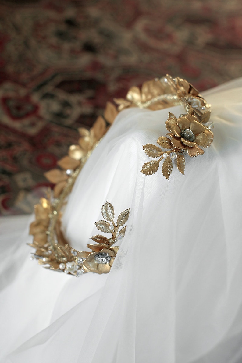 Gold Diadem With Diamonds On Black Background Royalty Free SVG, Cliparts,  Vectors, and Stock Illustration. Image 48595147., image size:794x1191