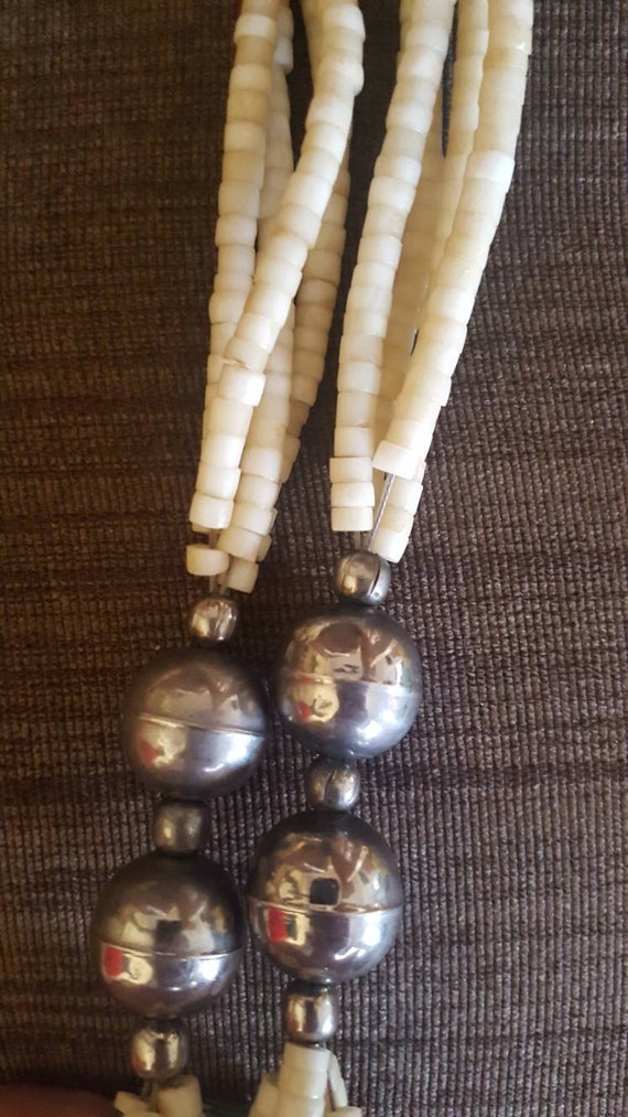 Long vintage white shell beaded necklace - image 4