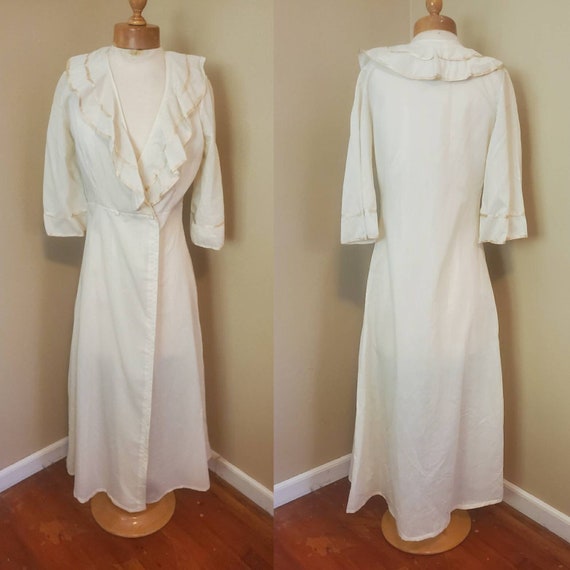 1950s cream robe with ruffles size small Peignoir… - image 1