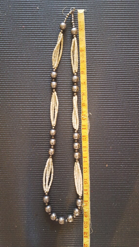 Long vintage white shell beaded necklace - image 5