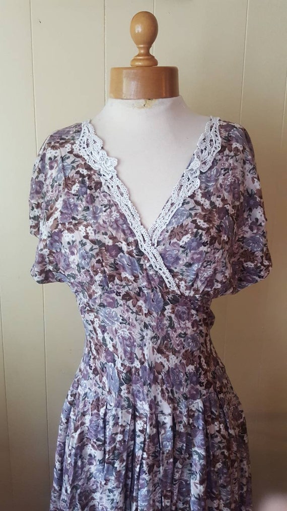 1990s does 1940s lavender lace summer dress vinta… - image 4