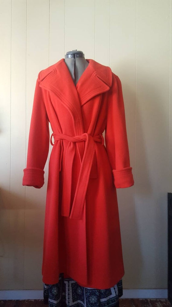 1970s | vintage large woman's overcoat | red | wit