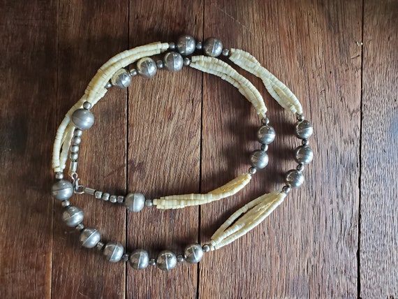 Long vintage white shell beaded necklace - image 2