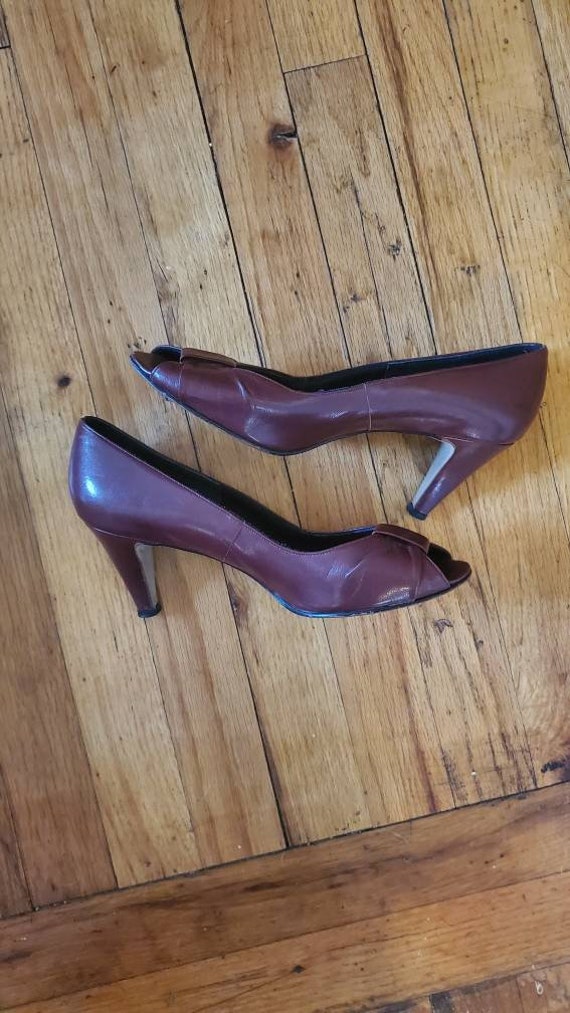 1980s maroon pumps size 8 - image 9