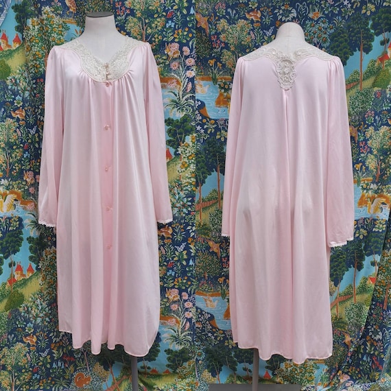 Light pink vintage robe • medium