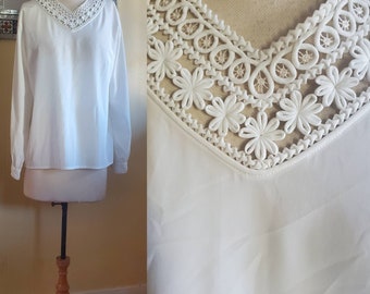 Lily embroidered white blouse • L/XL