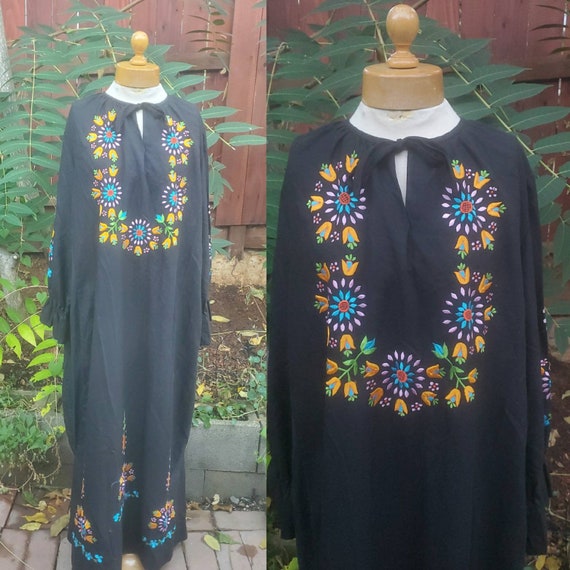 1960s black embroidered Mexican folk dress size me