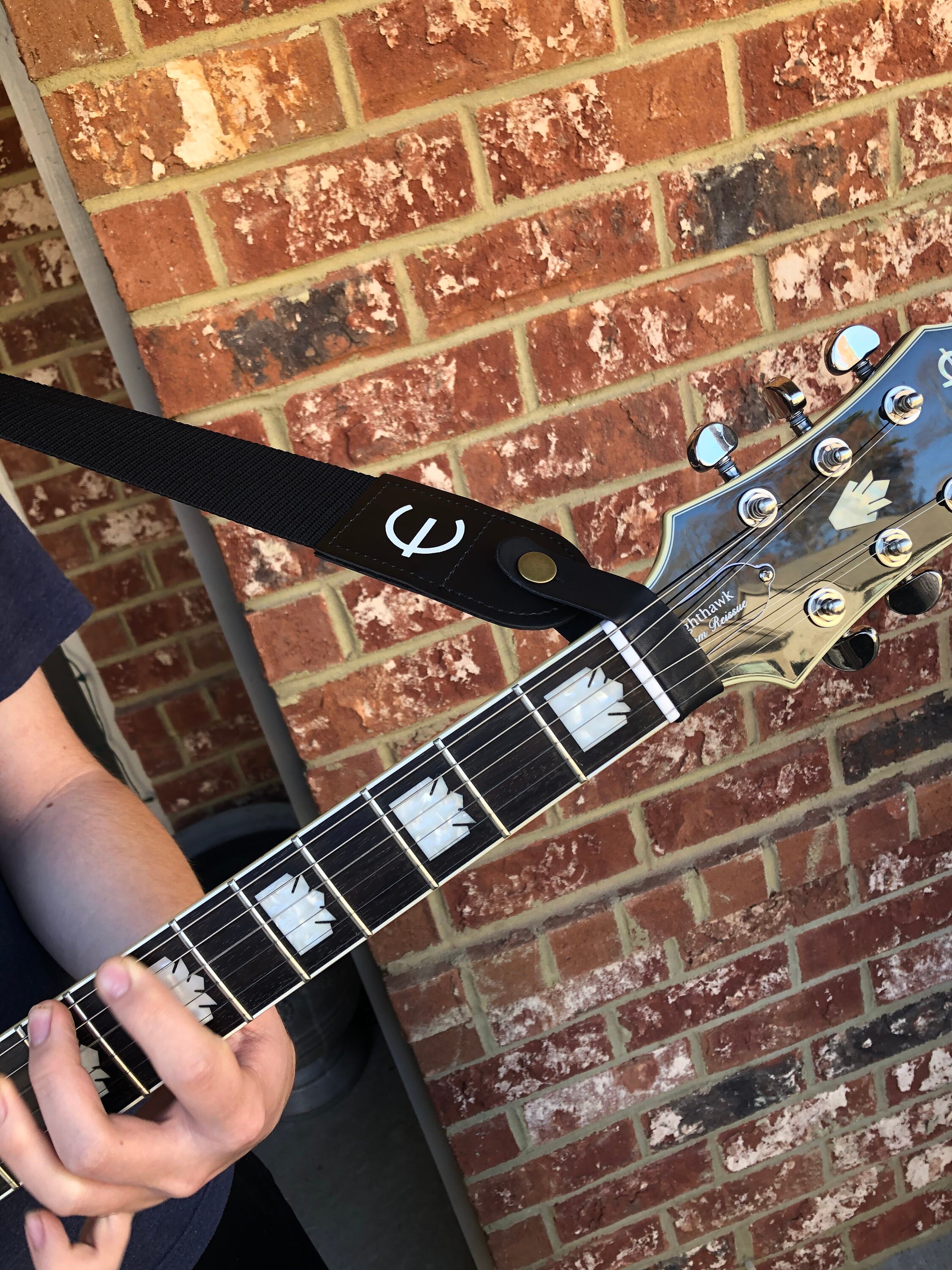 Guitar strap on headstock deals