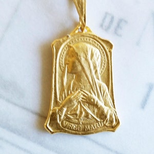 Medal - Virgin Mary Vintage Medal 18x25mm - 18K Gold Vermeil