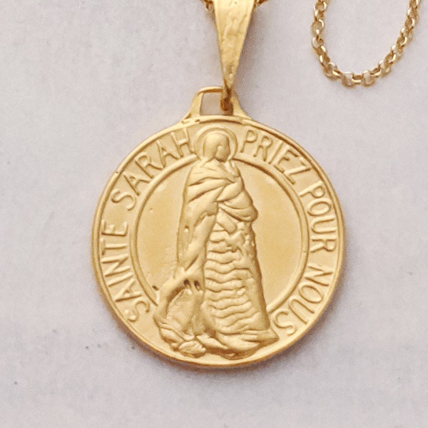 Collier médaille Sainte Sarah et Saintes Maries 23 mm, or vermeil 18 carats, collier sainte Sara-la-Kâli Romani, bijoux saint, sainte gitane