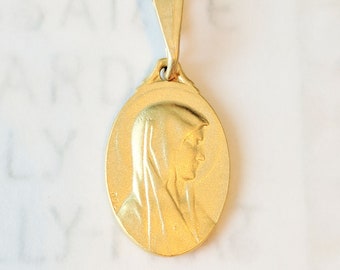 Medal - Blessed Mother / Our Lady of Lourdes 14x21mm - 18K Gold Vermeil