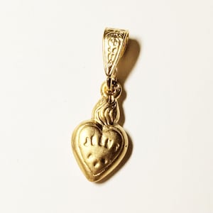 Tiny Sacred Heart of Jesus 9x17mm - 18K Gold Vermeil
