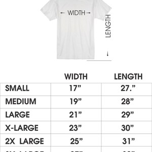 Puede incluir: Camiseta blanca con tabla de tallas. La camiseta est&aacute; etiquetada como "UNISEX" en rojo. La tabla de tallas muestra medidas de ancho y largo en cent&iacute;metros, de 43 cm a 79 cm de ancho y de 69 cm a 86 cm de largo.