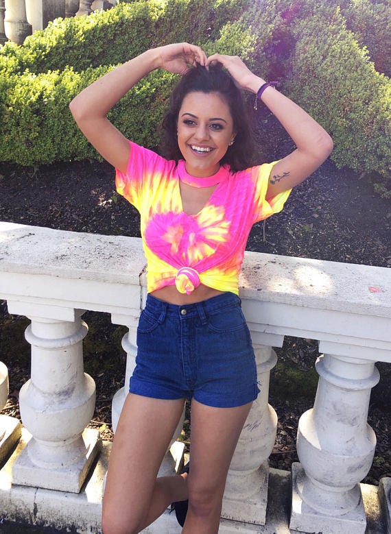 tie dye shirt outfit