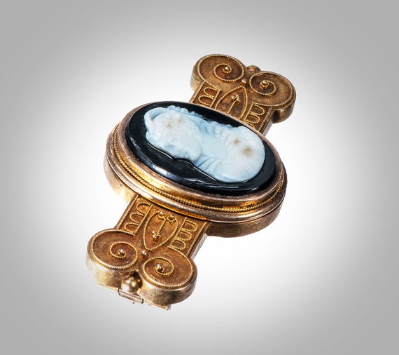 Victorian 14k Etruscan hard stone cameo brooch - image 2