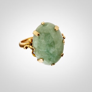 14k gold & celedon green jade ring