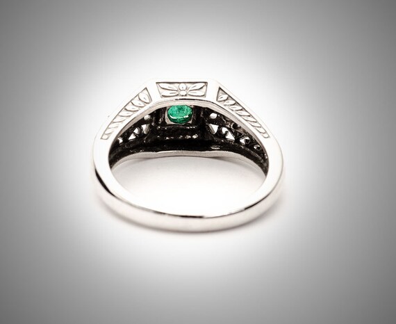 14k white gold & 3mm emerald ring size 6 - image 4