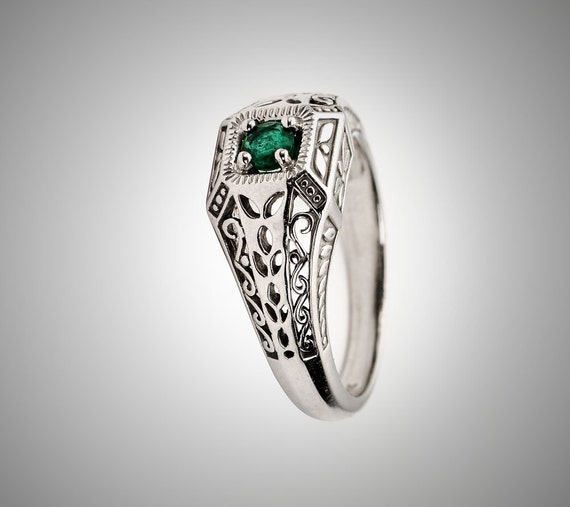 14k white gold & 3mm emerald ring size 6 - image 2