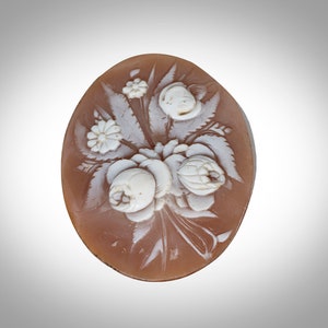loose unmounted shell cameo unusual floral carving