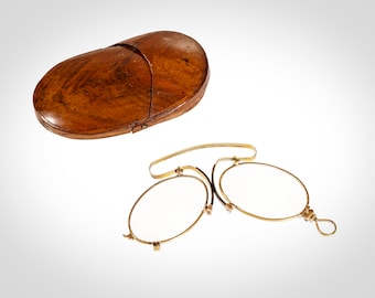 Accessoires Zonnebrillen & Eyewear Brillen Antique Hard Bridge Pince-Nez Oval Eye Glasses and Original Case estimated 1890s 